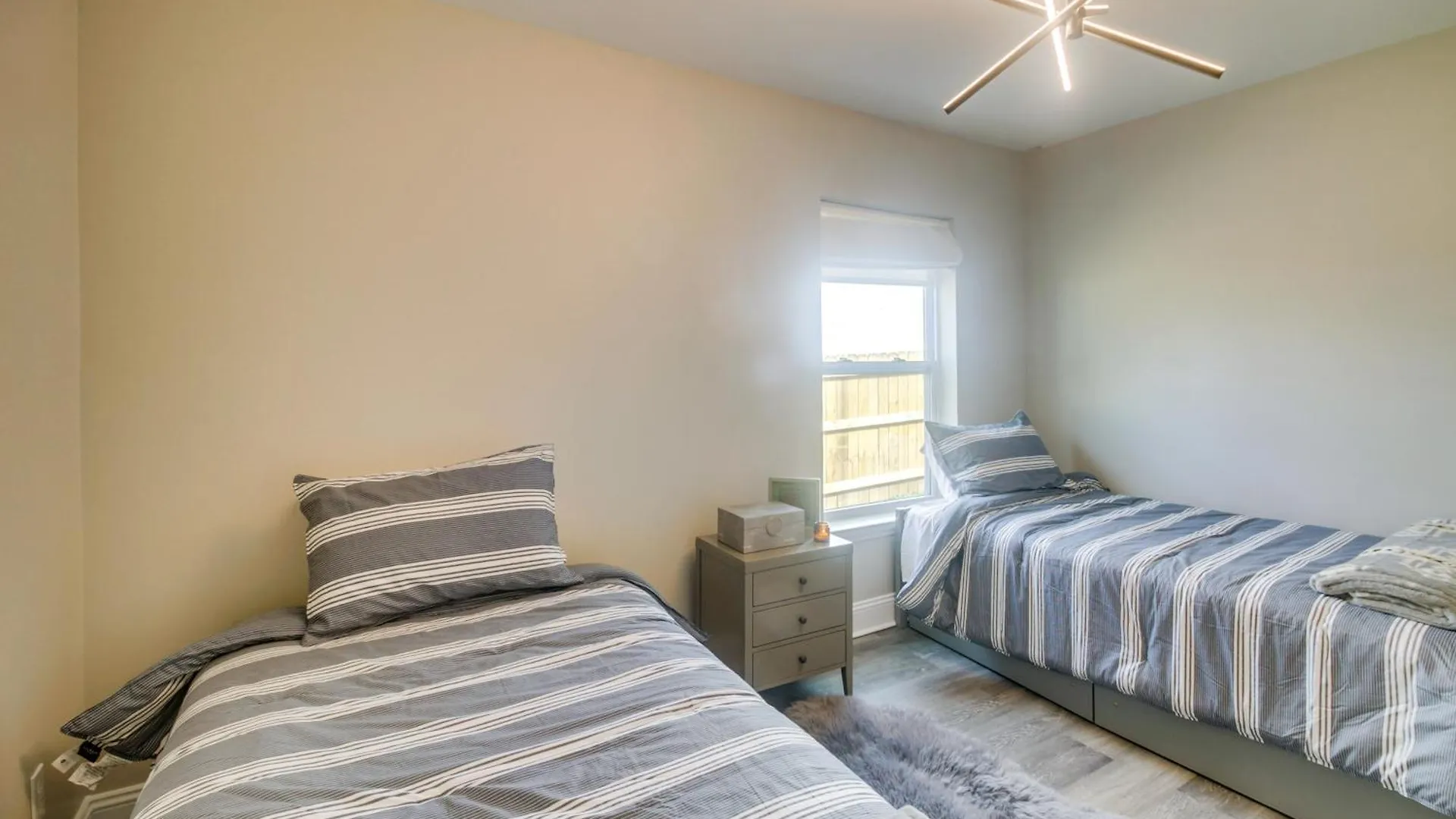 Charlotte Gem With Deck And Community Amenities Villa 0*,