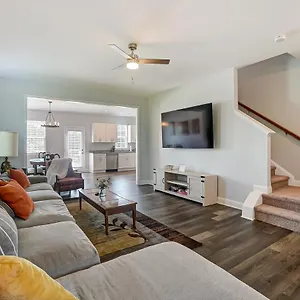 Holiday home New!! Cozy In Charlotte, Near White Water Center, Uptown & Airport!, Charlotte