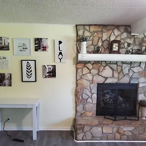 Holiday home Private Single Level Standalone House Large Lot - 3 Bedrooms, Charlotte
