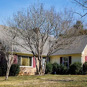 Holiday home In The Heart Of The Qc!, Charlotte